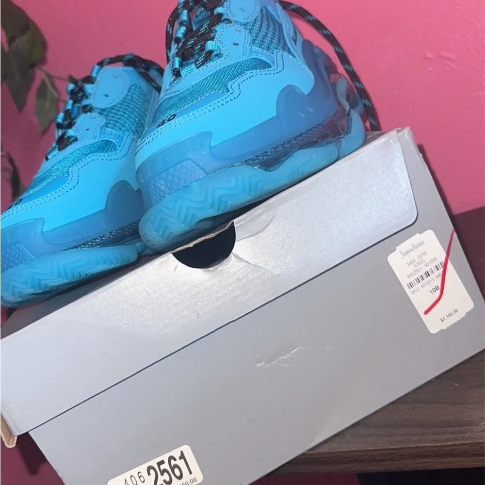 I Balenciaga brand new never wore hate how big my feet look 800 - Picture 4 of 6